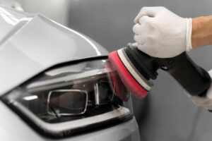 Descubre como pulir los faros de tu coche mejorará su estética y tu seguridad